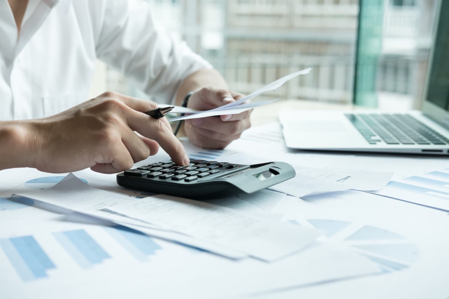 Corporate tax calculation with financial reports in Dubai
