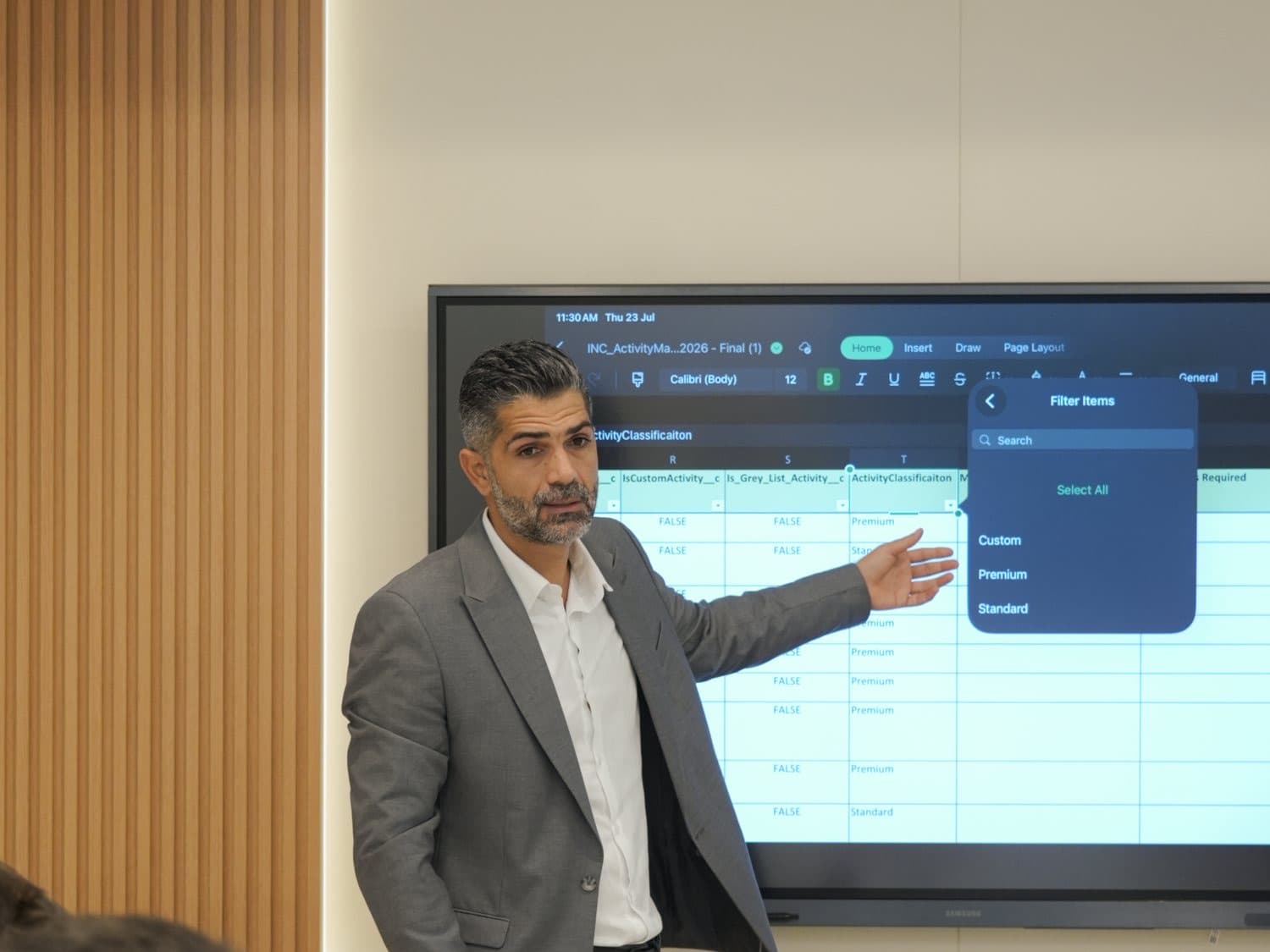 Onelink advisor presenting accounting data in Dubai