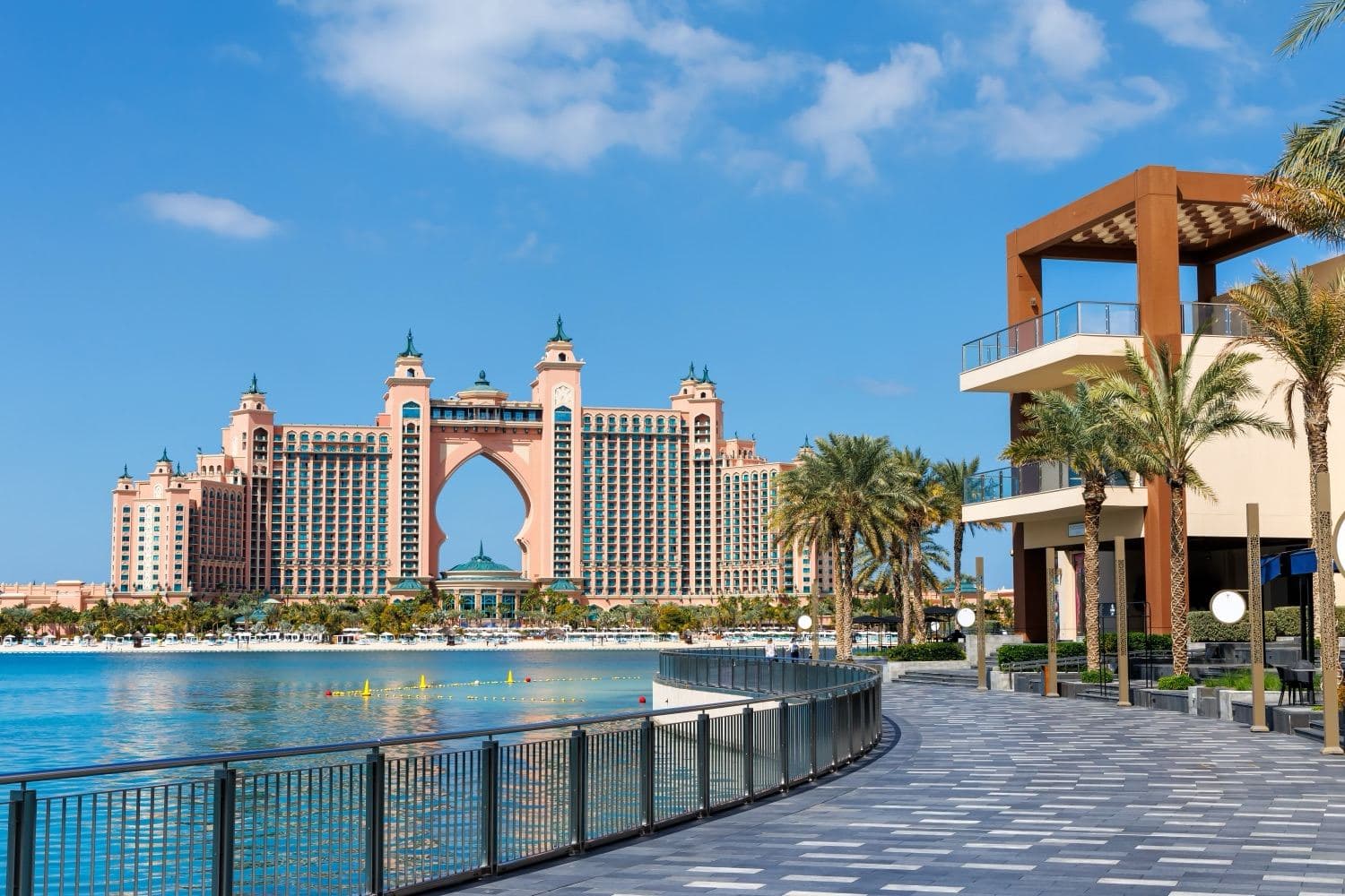 Viață pe malul apei la Atlantis, The Palm din Dubai